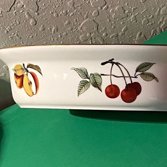Royal Worcester Evesham Elegant Sm  Oval Serving Bowl with Gold Trim Vintage - Picture 3 of 8